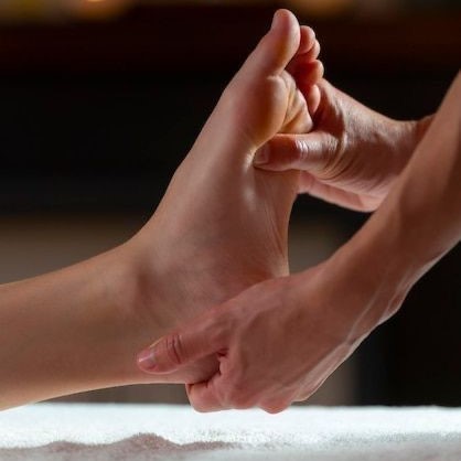 Masaje circulatorio para alivio de piernas cansadas y fatiga